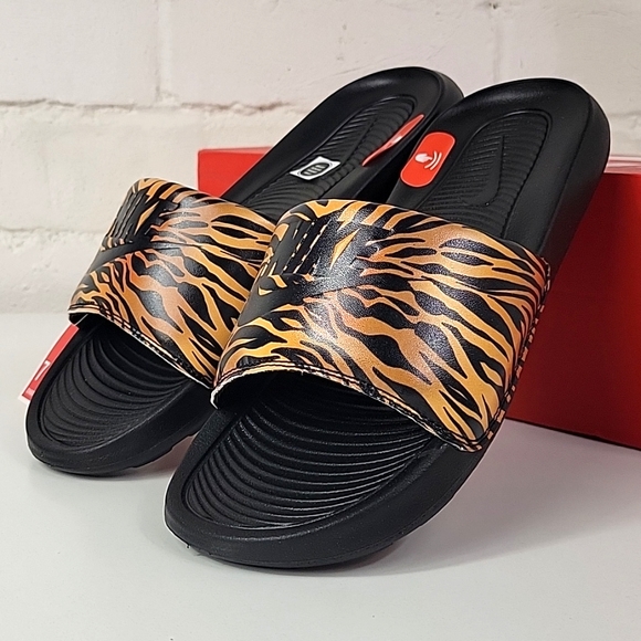 Nike Victori One Slide Tiger Print Women's 7 CN9676 010 - Picture 8 of 8